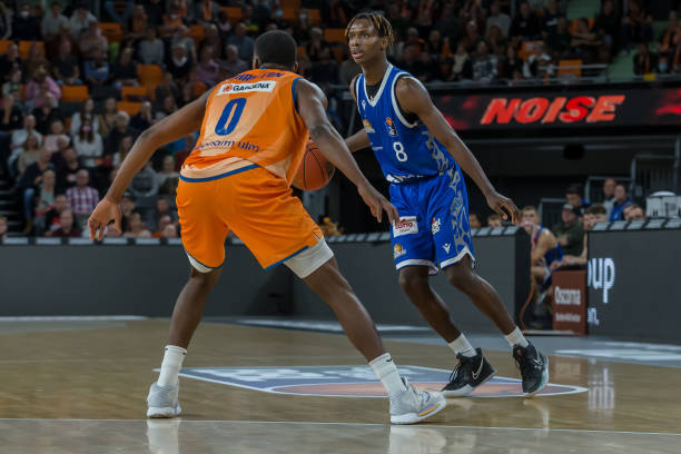 越的战术执 越的战术执